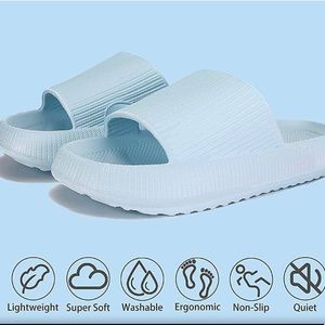 NWOT- PILLOW Slippers Massage Shower Super Soft Thick Soled Unisex Sandals:42/43